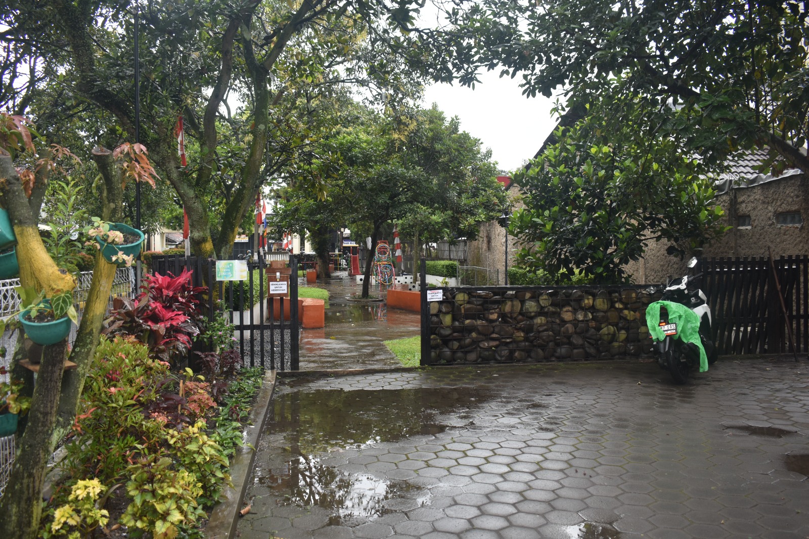 Gembira (RW 28 Melong)